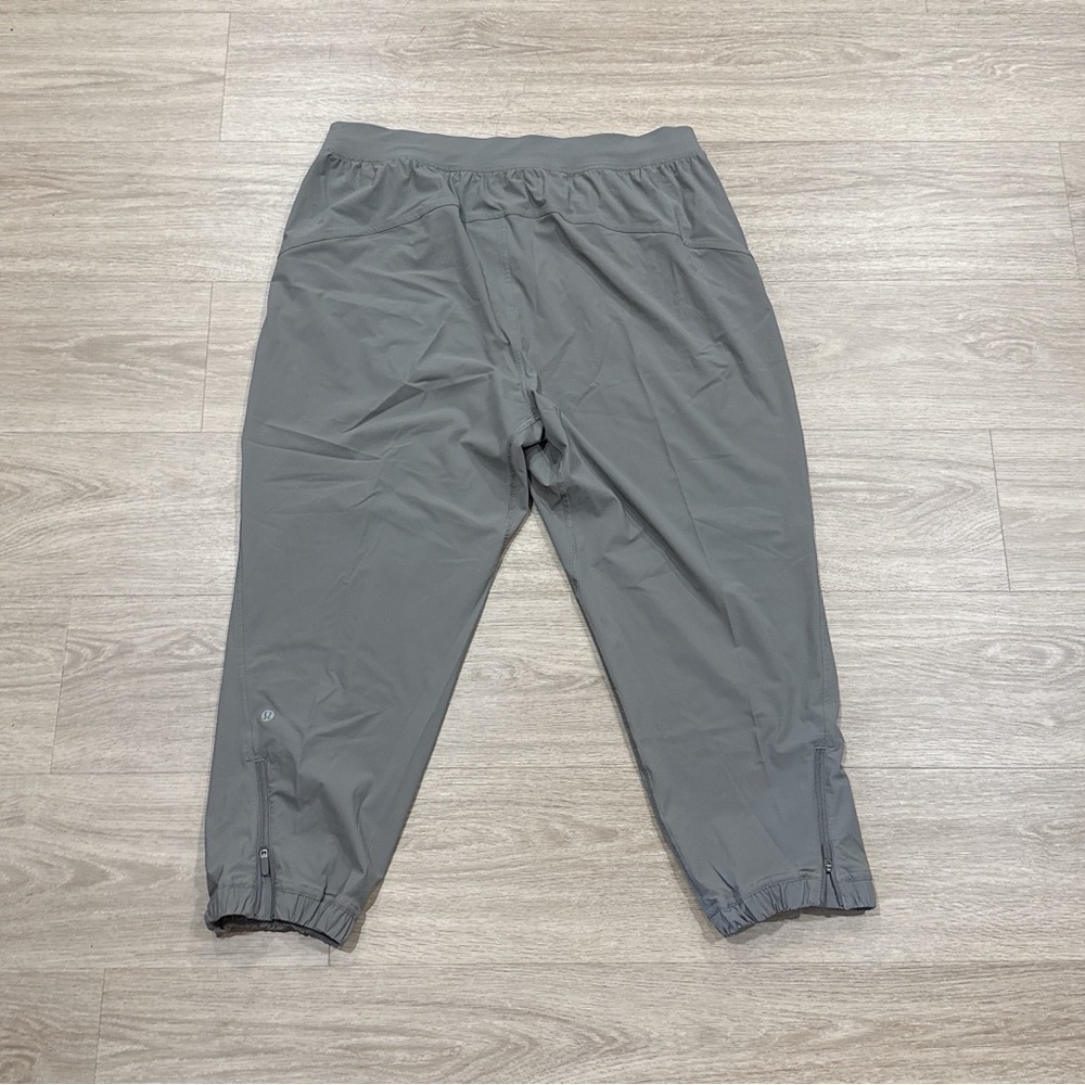 lululemon athletica Gray EUC Jogger 12